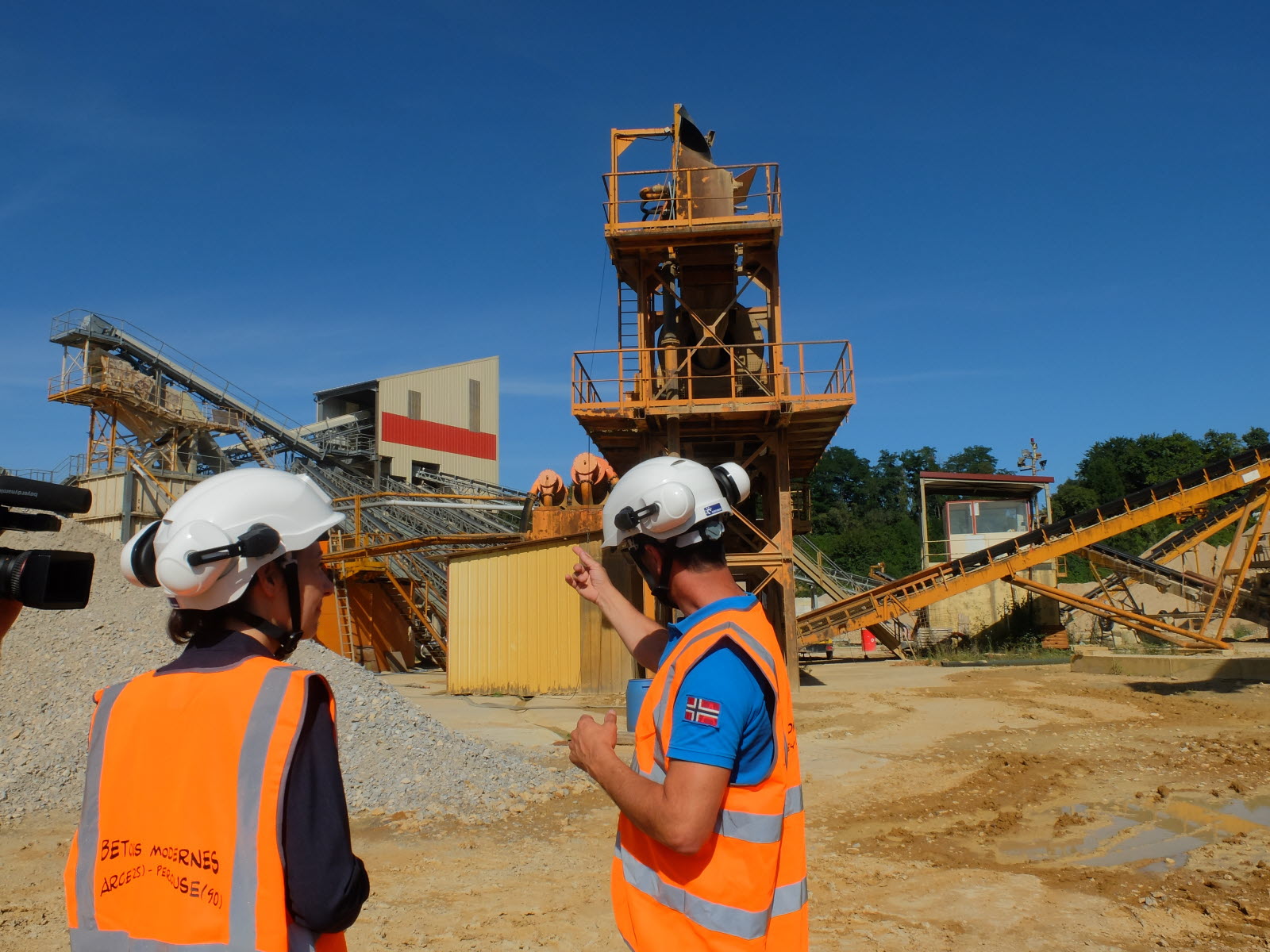 le-controle-des-services-de-l-etat-sur-l-utilisation-de-l-eau-sur-le-site-courroux-a-ete-suivi-par-la-sous-prefete-photo-er-laurent-arnold-1565356845